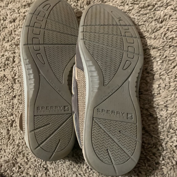 Women’s Sperry topsiders, size 8 - Picture 4 of 6